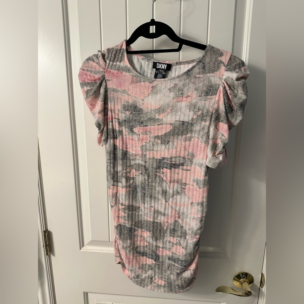 DKNY Women's Pink Camo Crewneck Ruched Short Sleeve Blouse Top Size M